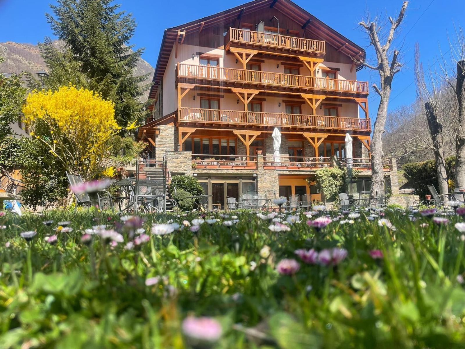 Hotel Estanys Blaus Tavascan Zewnętrze zdjęcie